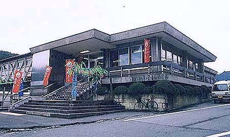 �x�͏��R�w