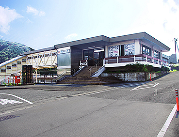 �x�͏��R�w