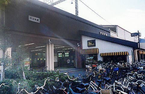 ���c���w