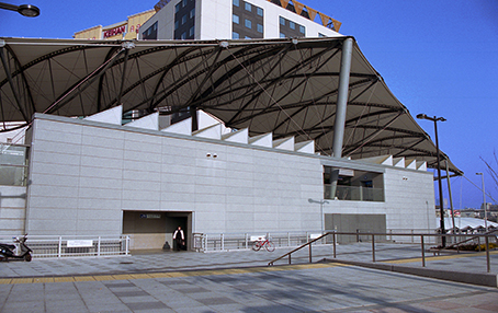 ���j�o�[�T���V�e�B�w