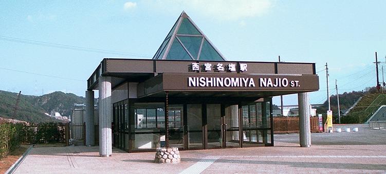 ���{�����w