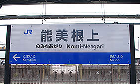 �\������w