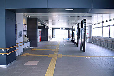 �\������w