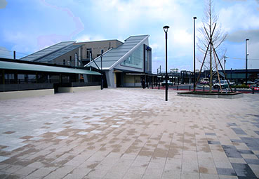 �\������w