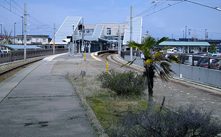 �\������w