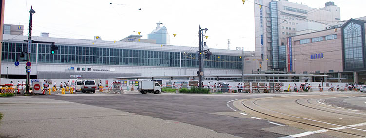 富山駅