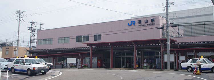 富山駅