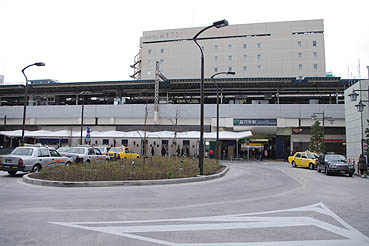 ���~���w