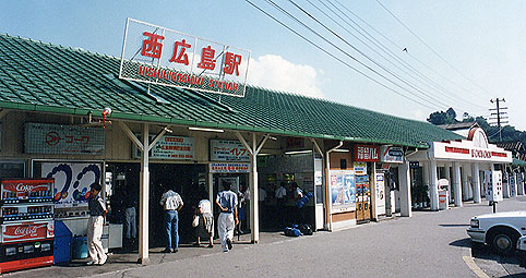 ���L���w