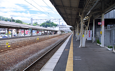 ���L���w