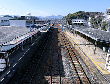 �R�z�� �c�z�{�w