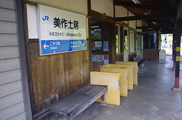 ����y���w