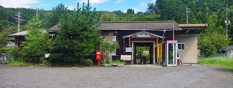 ����y���w