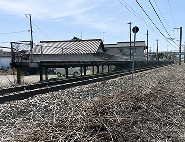 ������ ���c���w