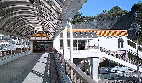 ���|�[�g�s�A�w