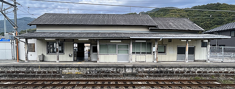 ���� �m���w ���w��