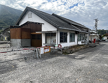 ���� �m���w ���w��