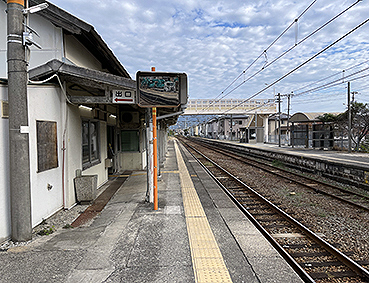 ���� �m���w ���w��