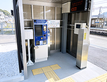 ���� �m���w