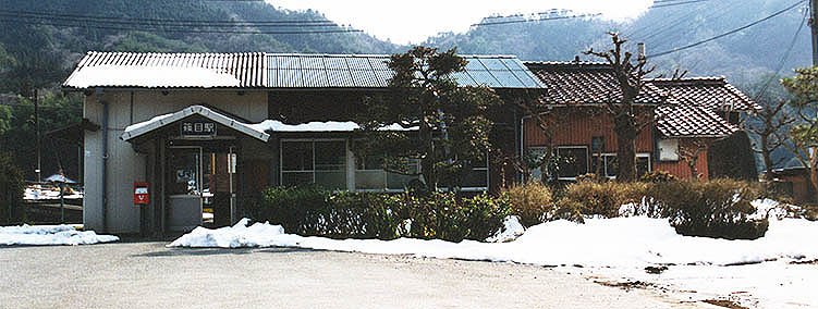 �R���� �ډw