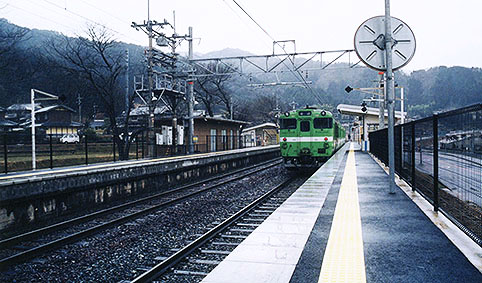 �������w