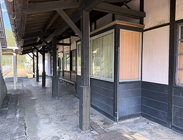 �R�A�� �{���w