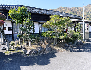 �R�A�� �{���w