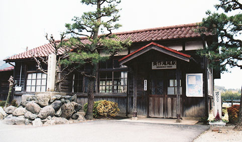 �������w