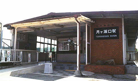 ���P����