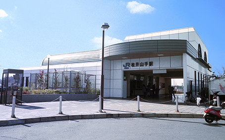 ����R��w