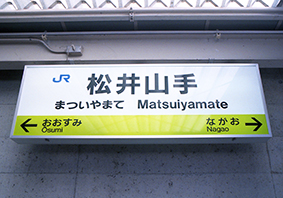 ����R��w