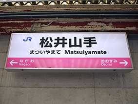 ����R��w