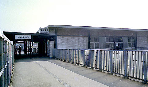 ���\���w