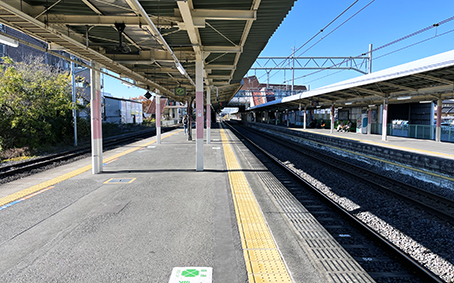 ����� ����w