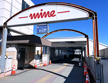 ����� ����w