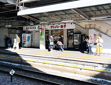 ����� ����w