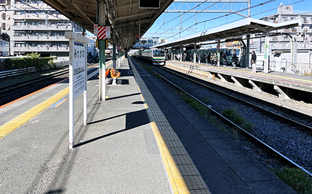 ����� ����w