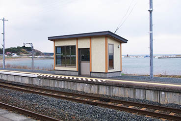 �������؉w