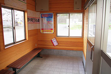 �������؉w