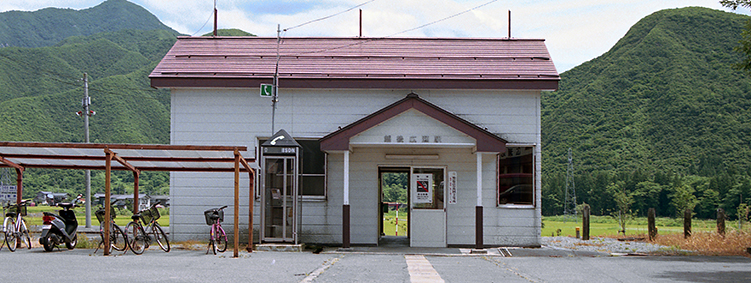 �z��L���w