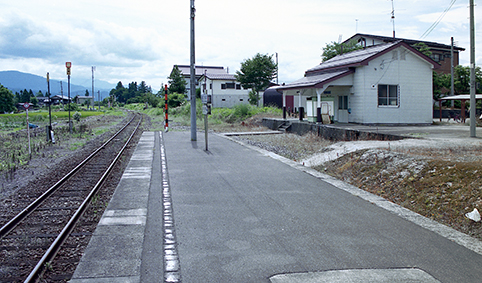 �z��L���w