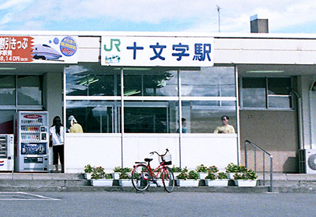 �\�����w