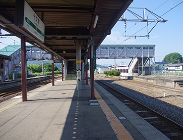 �\�����w