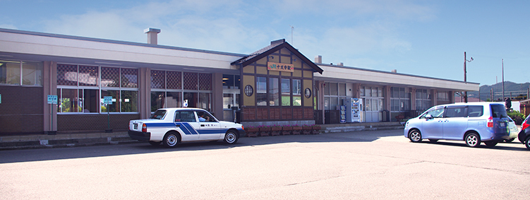 �\�����w