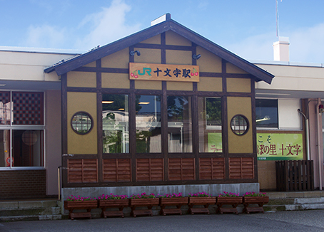 �\�����w