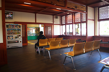 �\�����w