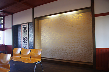 �\�����w