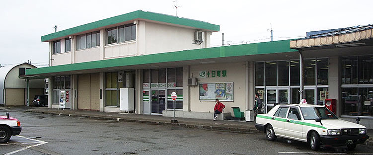 �\�����w