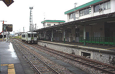 �\�����w