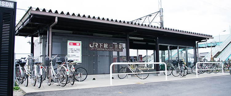 �����L���w